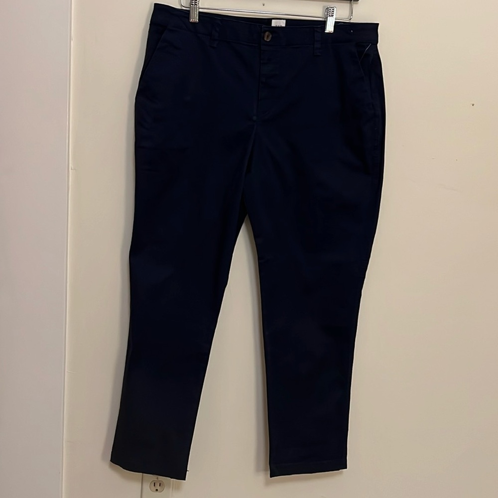 🐝NWT🐝 GAP Navy Girlfriend Khaki Pants